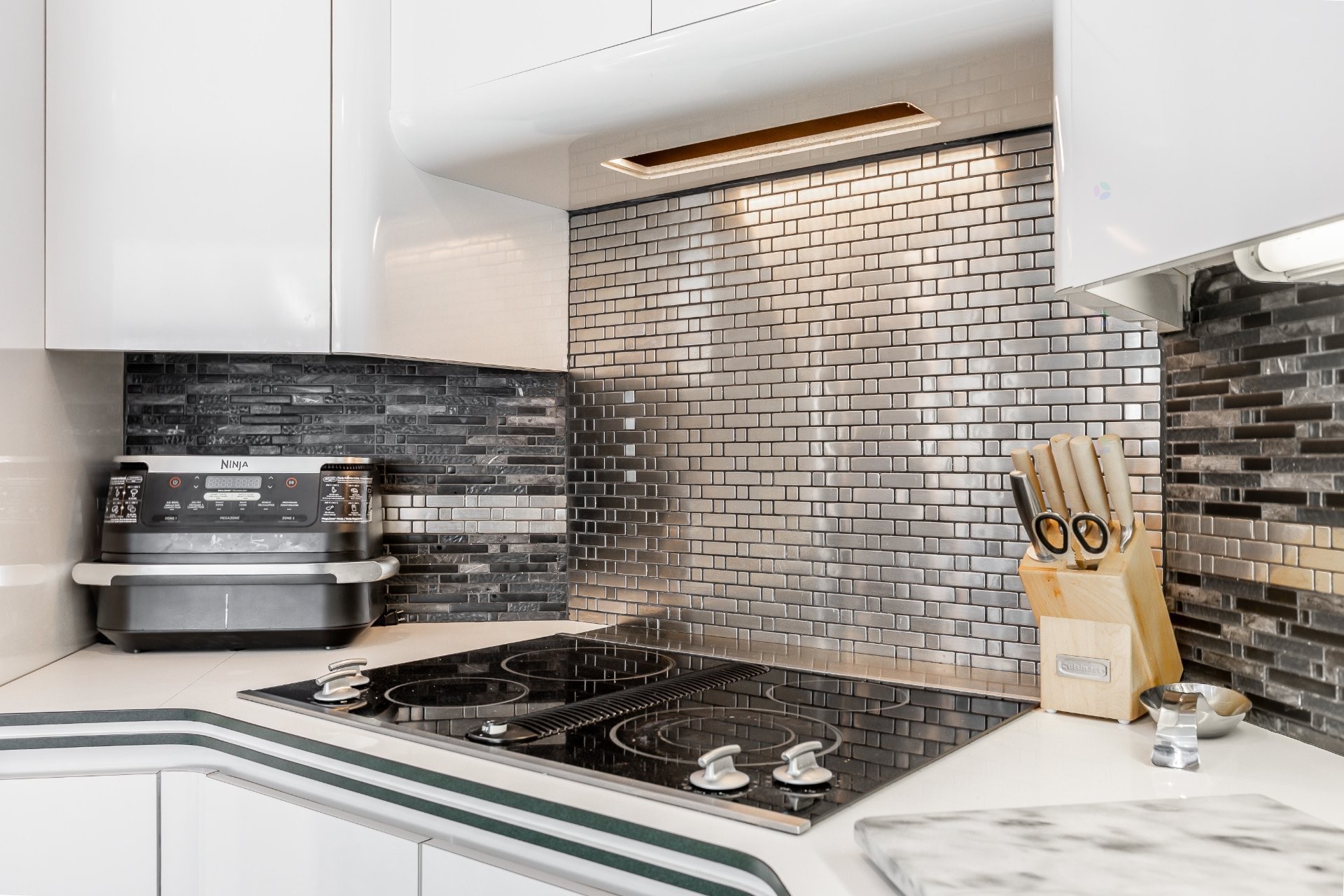 









24


Rue Amireault

,
L'Épiphanie,




QC
J5X2S2

