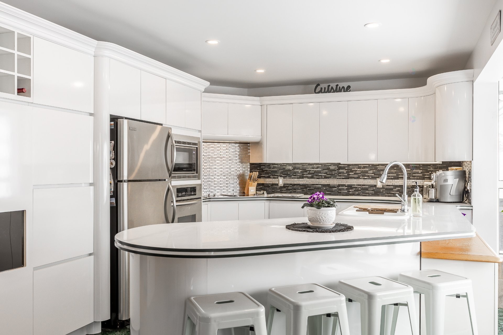 









24


Rue Amireault

,
L'Épiphanie,




QC
J5X2S2

