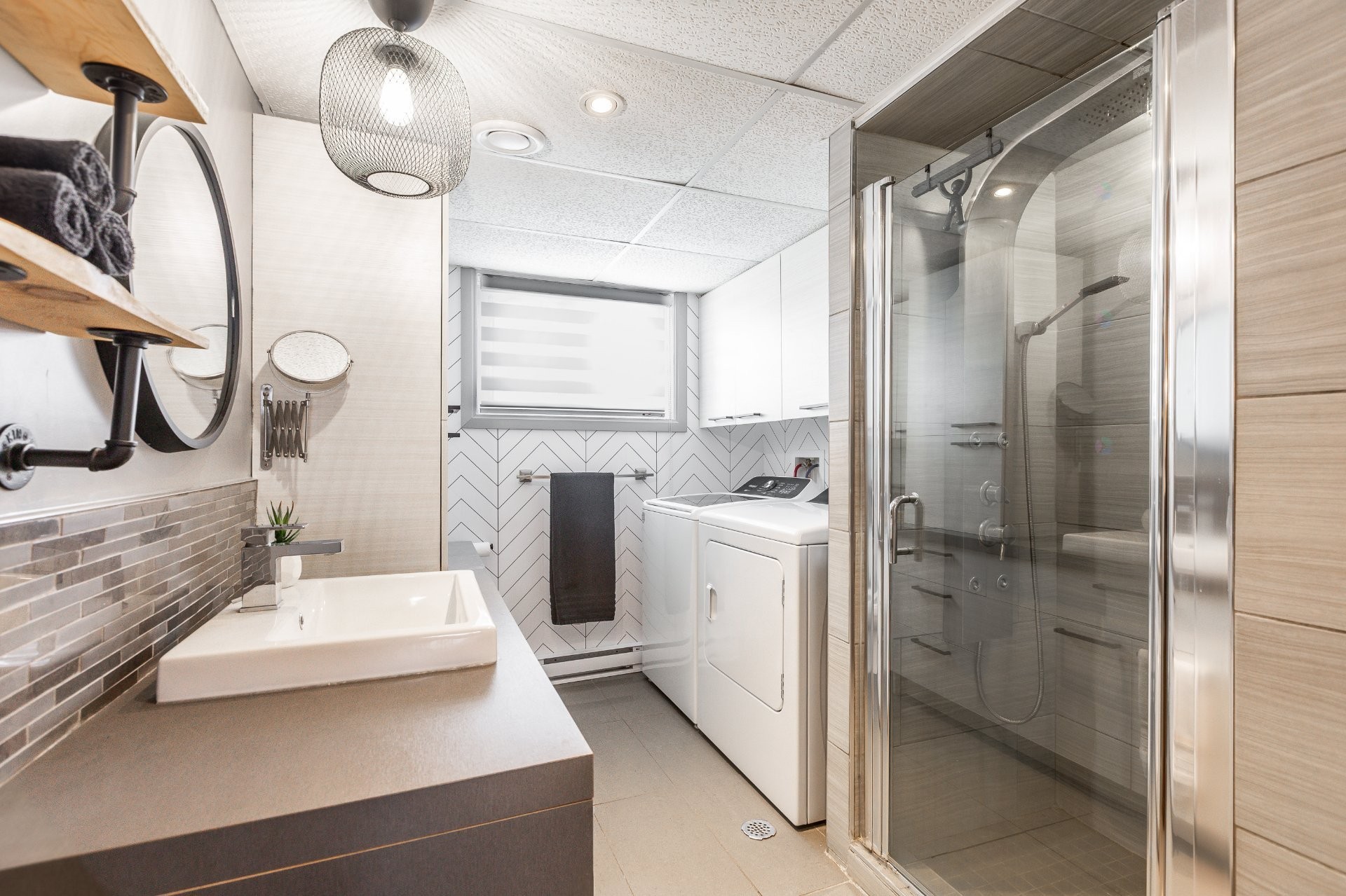 









24


Rue Amireault

,
L'Épiphanie,




QC
J5X2S2

