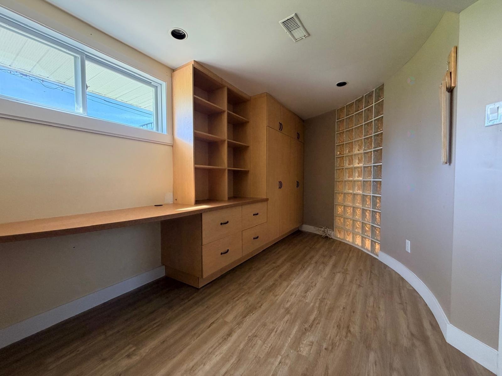 









24


Rue Amireault

,
L'Épiphanie,




QC
J5X2S2

