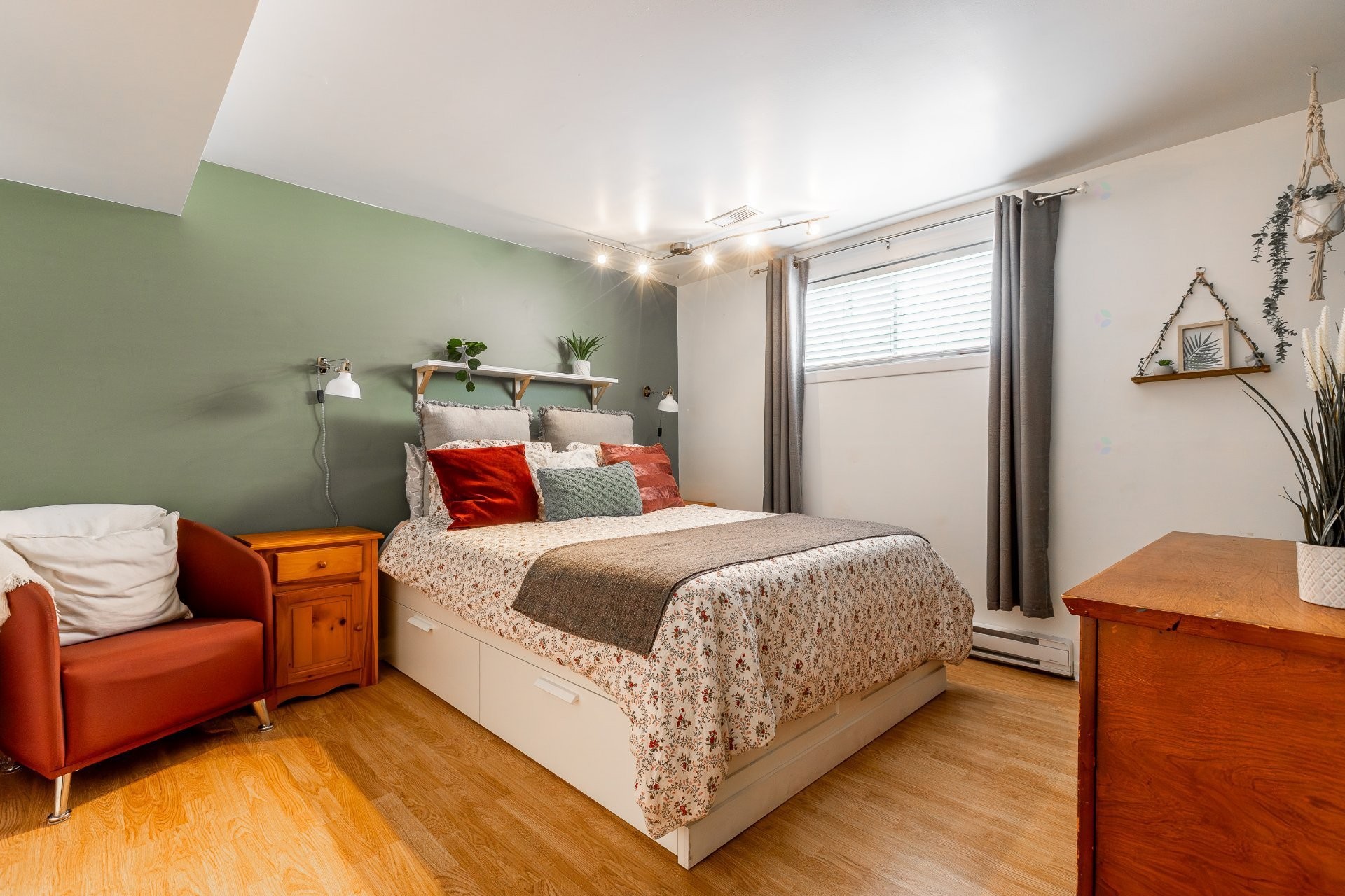 









24


Rue Amireault

,
L'Épiphanie,




QC
J5X2S2

