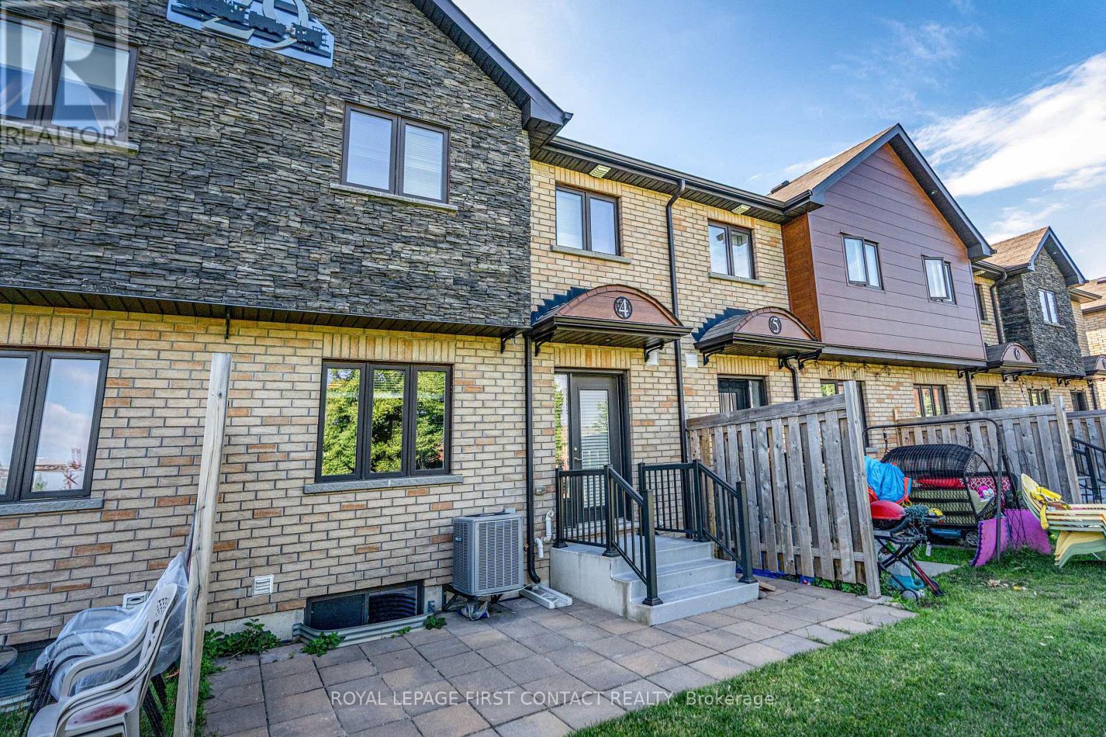 












4 - 29 MADELAINE DRIVE

,
Barrie,




Ontario
L9J0G8

