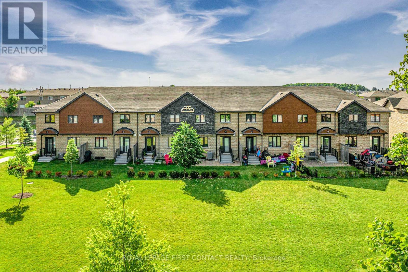 












4 - 29 MADELAINE DRIVE

,
Barrie,




Ontario
L9J0G8

