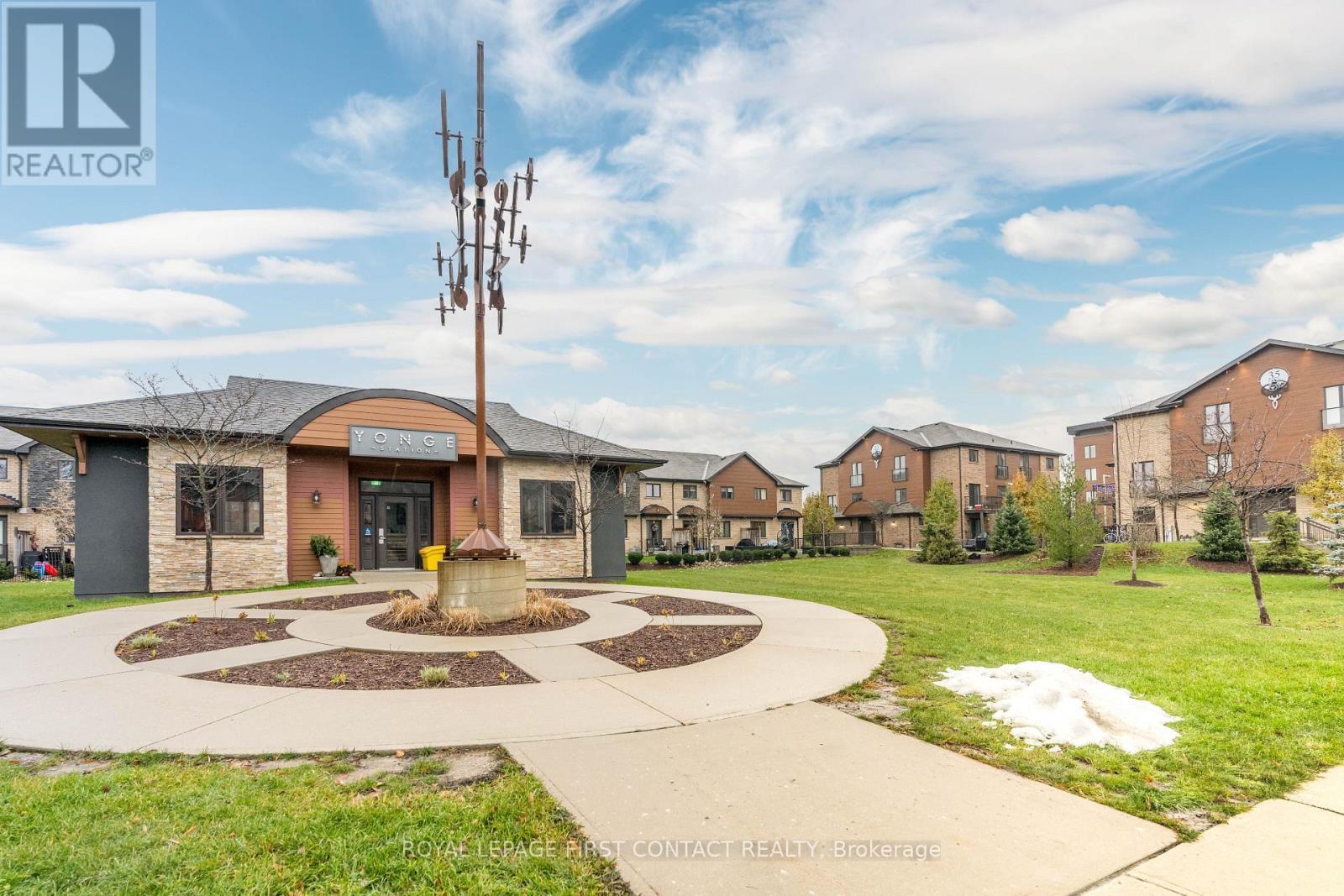 












4 - 29 MADELAINE DRIVE

,
Barrie,




Ontario
L9J0G8

