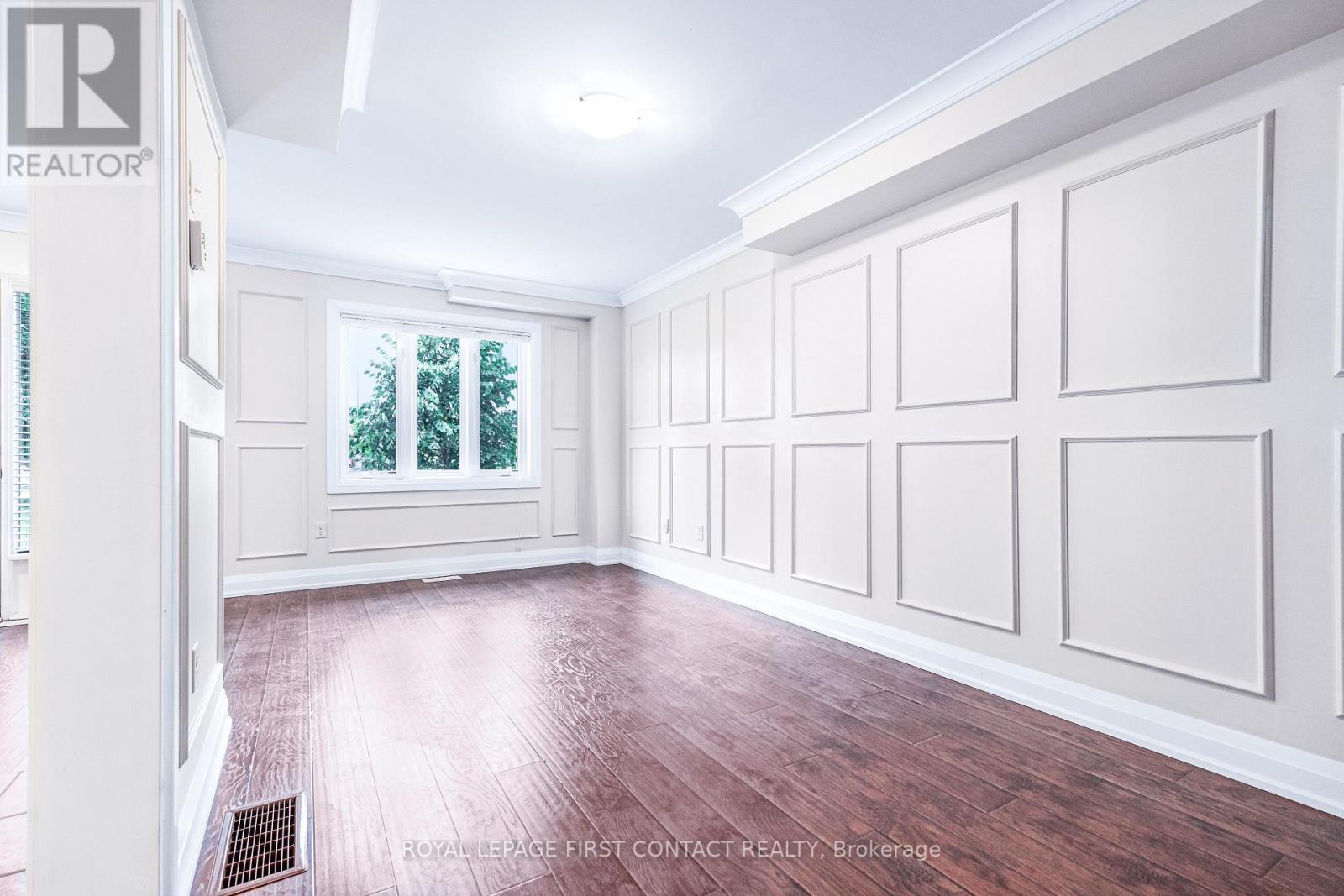 












4 - 29 MADELAINE DRIVE

,
Barrie,




Ontario
L9J0G8

