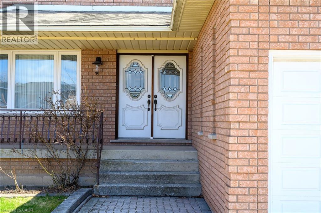 












27 TRIESTE Place

,
Hamilton,




Ontario
L9B2C3

