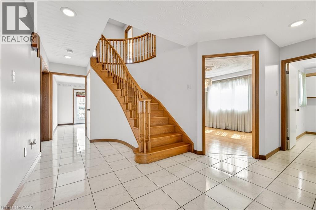 












27 TRIESTE Place

,
Hamilton,




Ontario
L9B2C3

