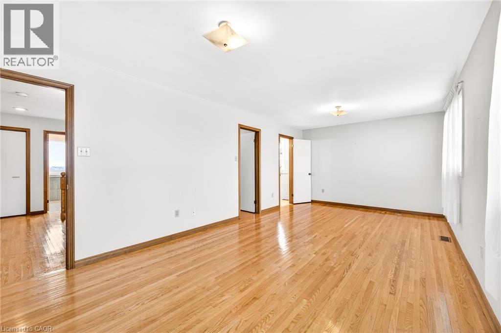 












27 TRIESTE Place

,
Hamilton,




Ontario
L9B2C3

