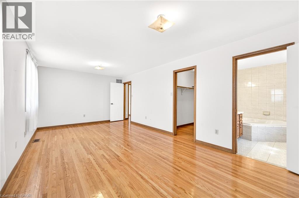 












27 TRIESTE Place

,
Hamilton,




Ontario
L9B2C3

