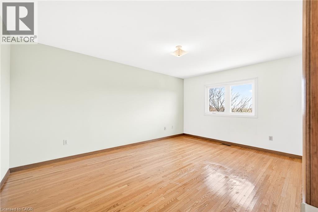 












27 TRIESTE Place

,
Hamilton,




Ontario
L9B2C3

