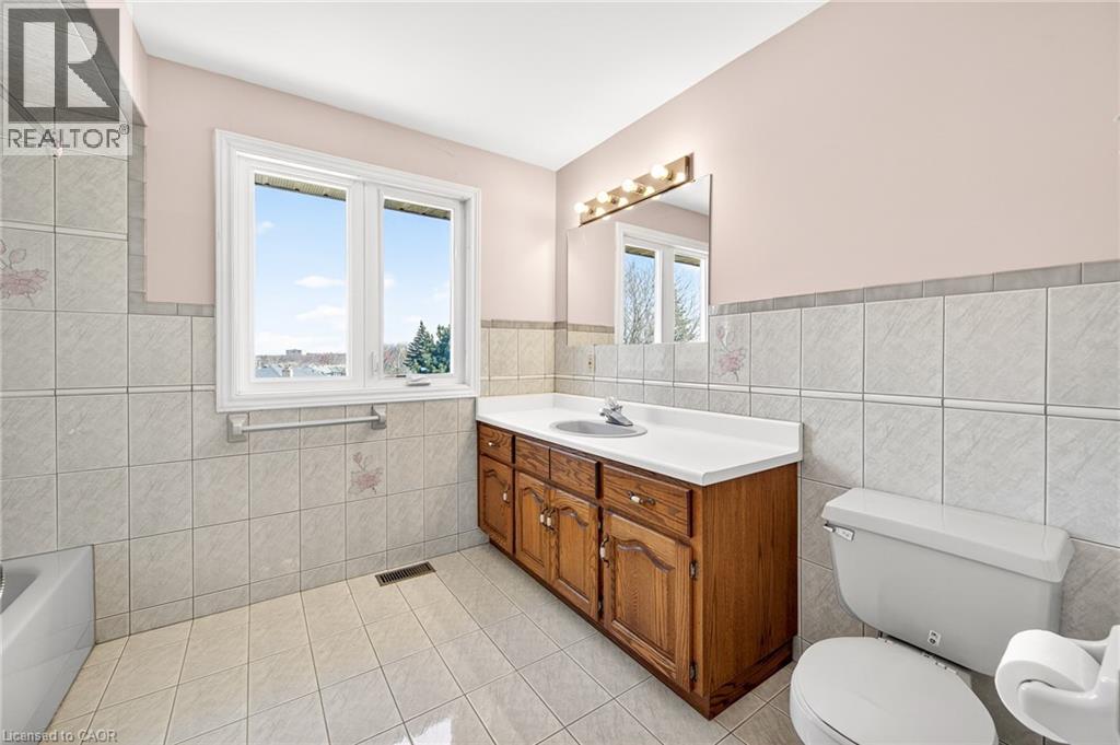 












27 TRIESTE Place

,
Hamilton,




Ontario
L9B2C3

