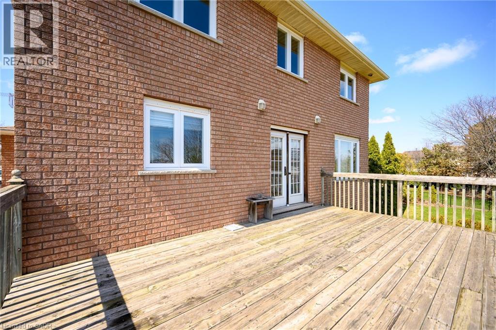 












27 TRIESTE Place

,
Hamilton,




Ontario
L9B2C3

