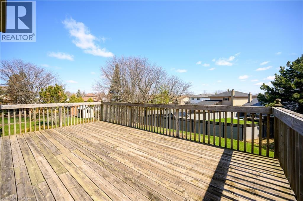 












27 TRIESTE Place

,
Hamilton,




Ontario
L9B2C3

