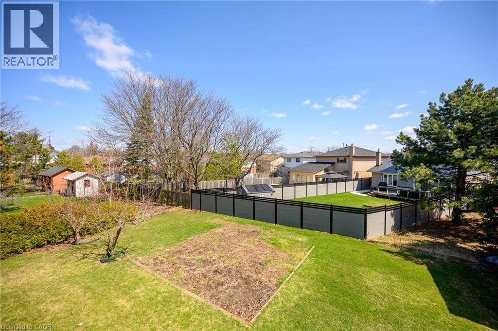 












27 TRIESTE Place

,
Hamilton,




Ontario
L9B2C3

