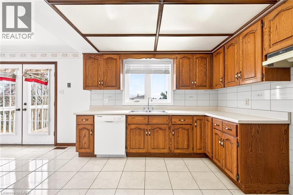 












27 TRIESTE Place

,
Hamilton,




Ontario
L9B2C3

