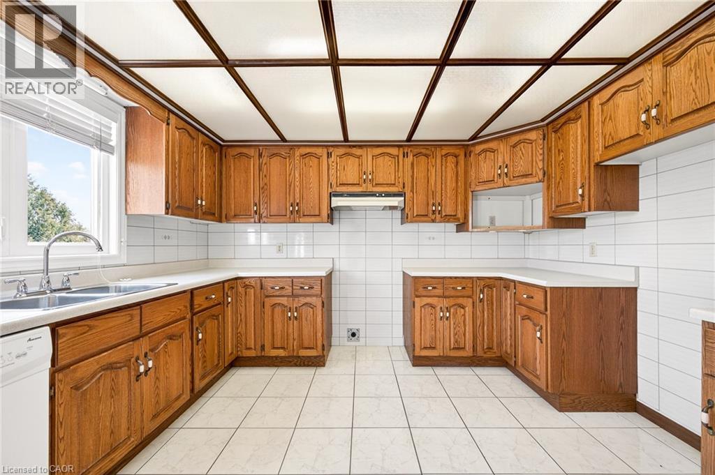 












27 TRIESTE Place

,
Hamilton,




Ontario
L9B2C3

