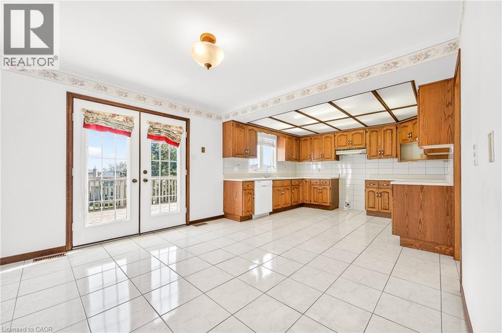 












27 TRIESTE Place

,
Hamilton,




Ontario
L9B2C3

