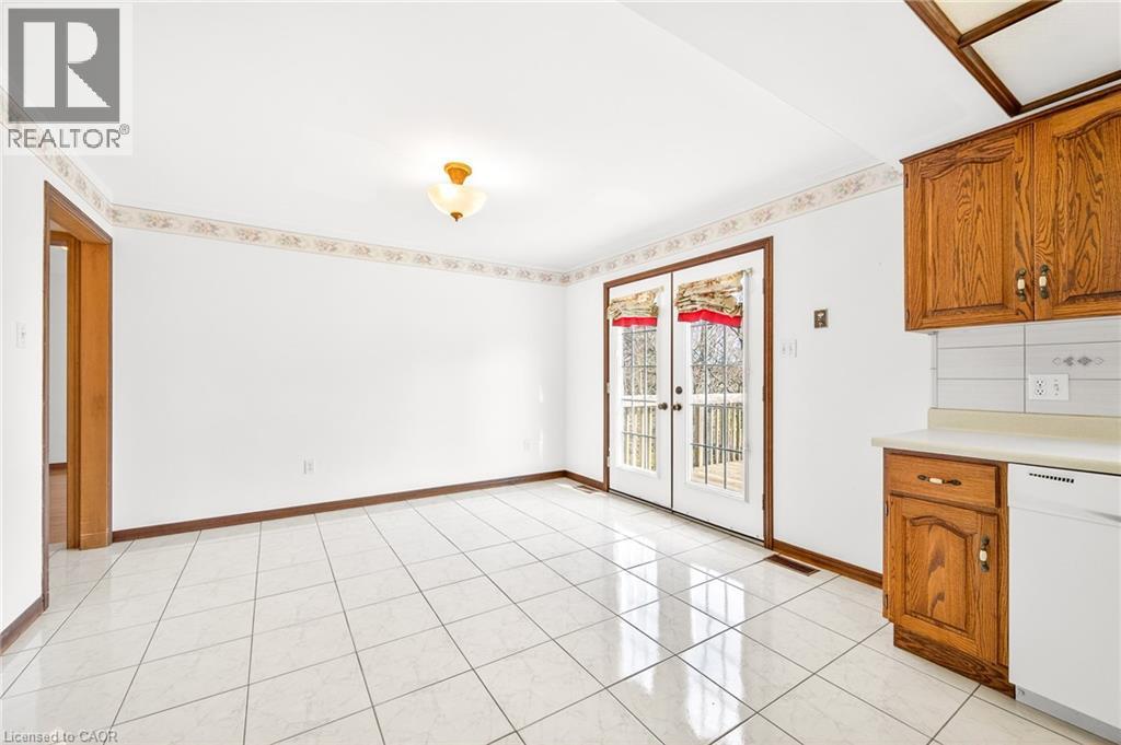 












27 TRIESTE Place

,
Hamilton,




Ontario
L9B2C3

