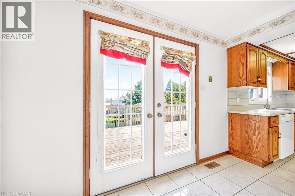 












27 TRIESTE Place

,
Hamilton,




Ontario
L9B2C3

