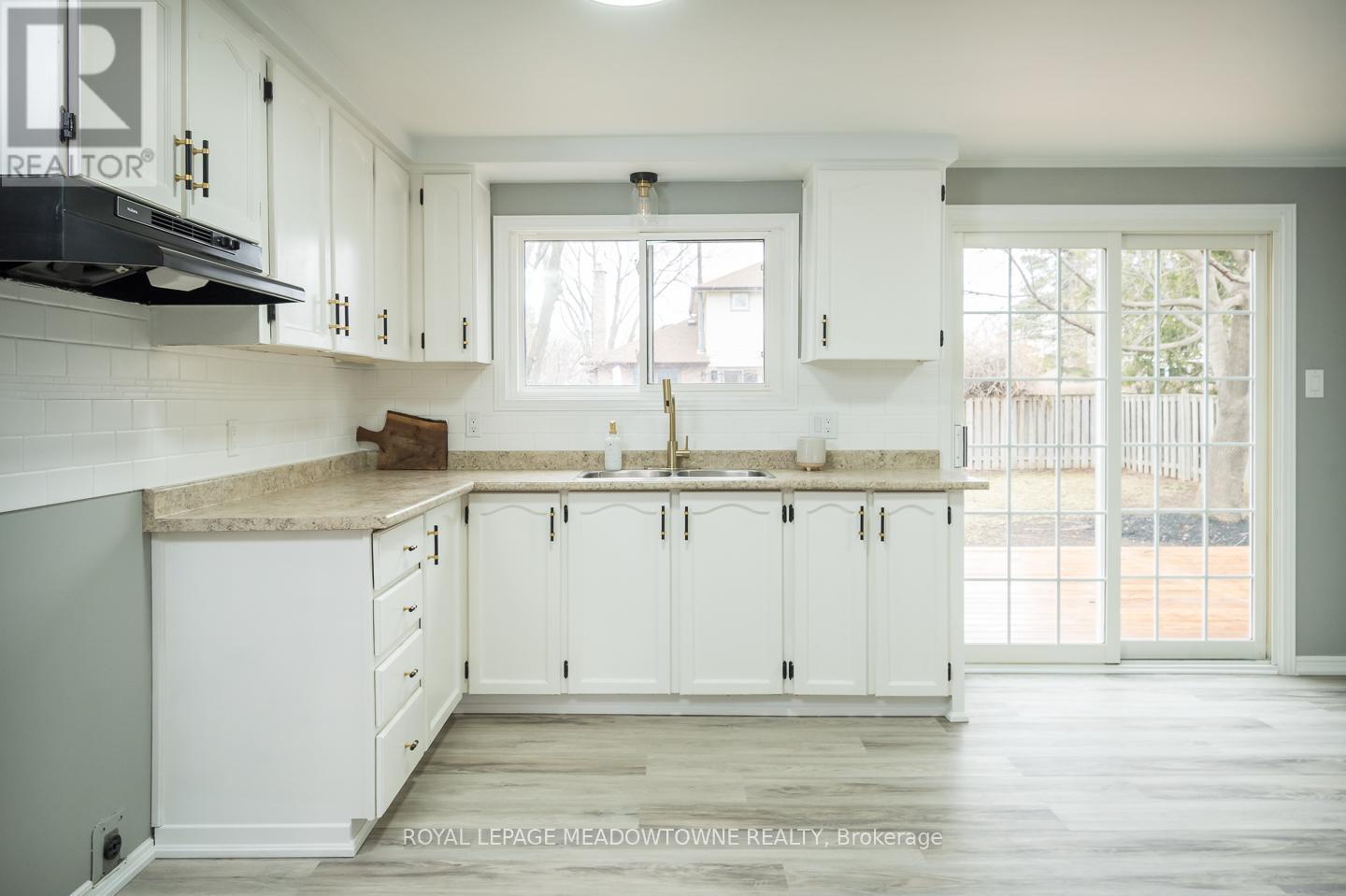 












877 ANDERSON AVENUE

,
Milton,




Ontario
L9T4Y5

