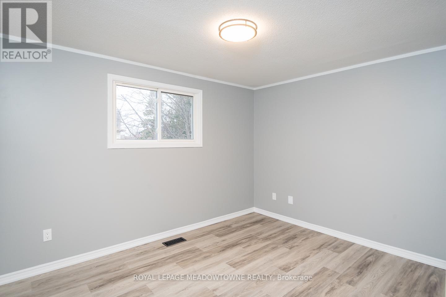 












877 ANDERSON AVENUE

,
Milton,




Ontario
L9T4Y5

