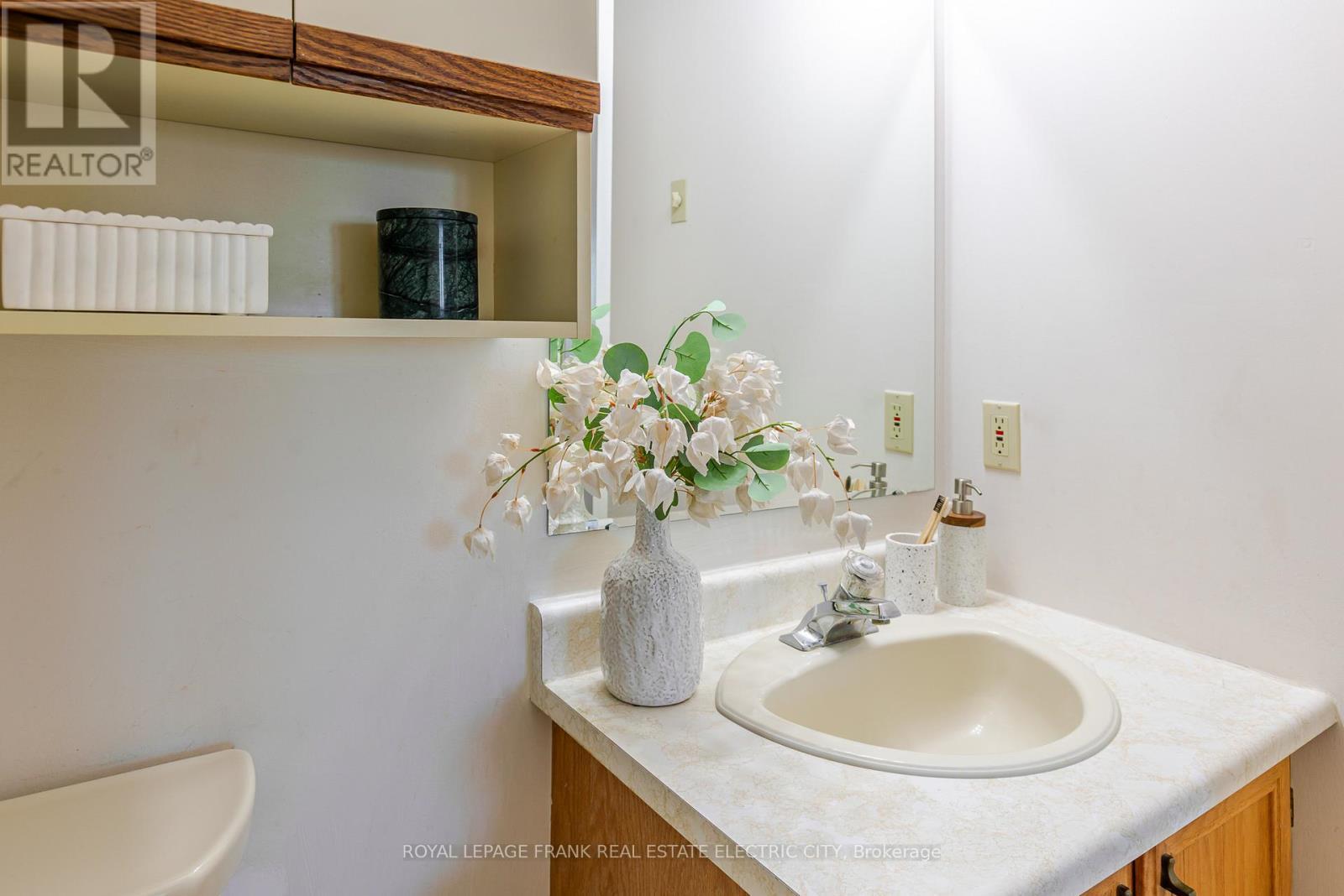 












30 - 36 CHAMPLAIN CRESCENT

,
Peterborough (Northcrest Ward 5),




Ontario
K9L1T1

