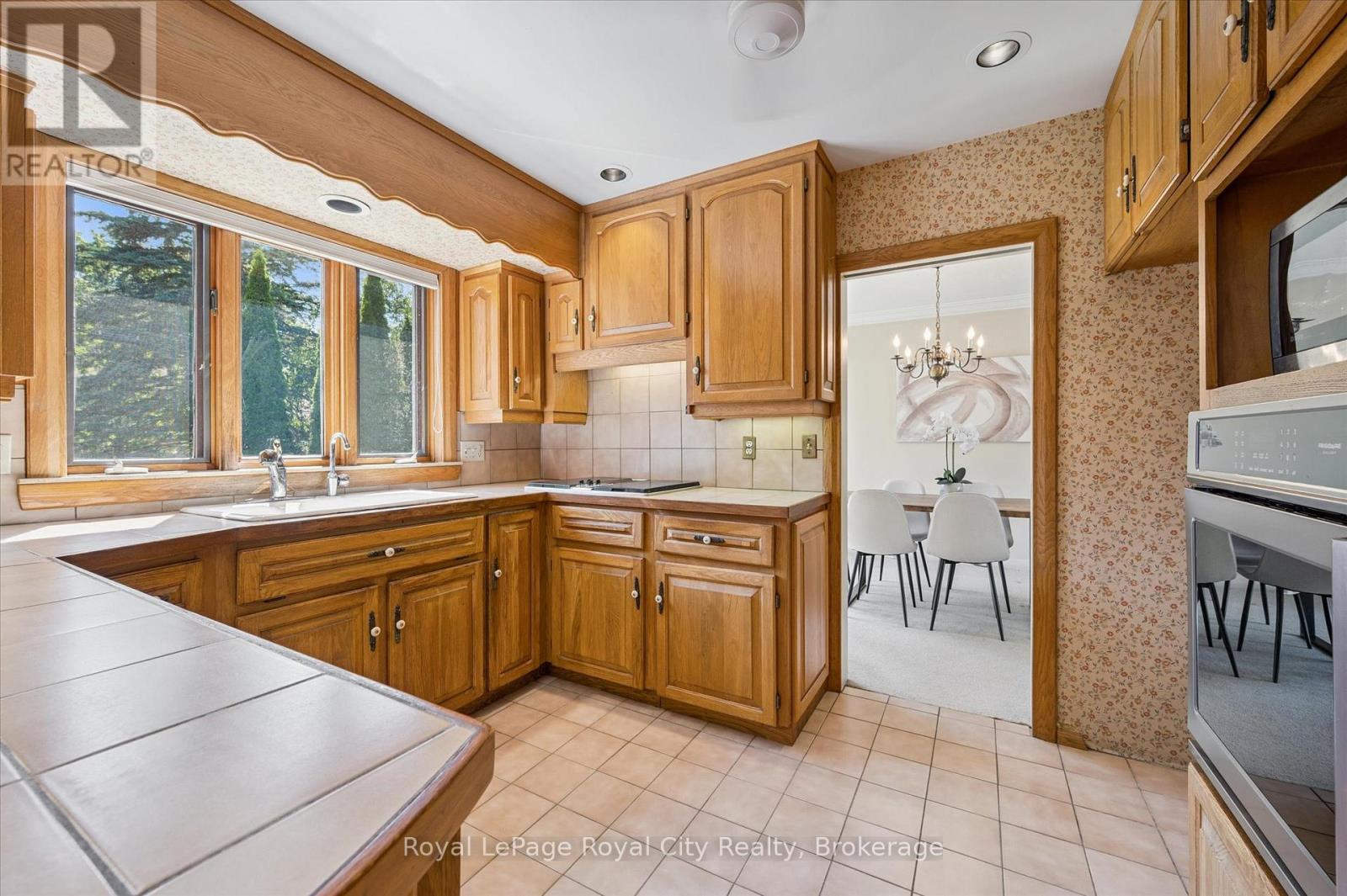 












67 WOODSIDE ROAD

,
Guelph (Dovercliffe Park/Old University),




Ontario
N1G2H1

