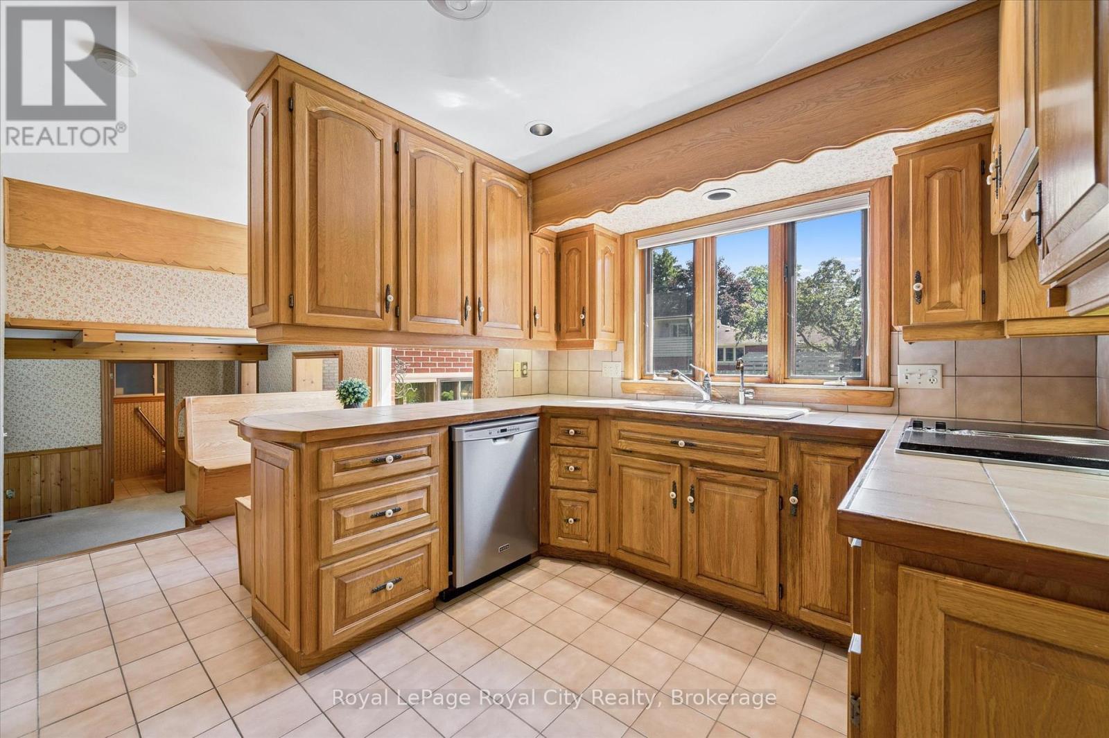 












67 WOODSIDE ROAD

,
Guelph (Dovercliffe Park/Old University),




Ontario
N1G2H1

