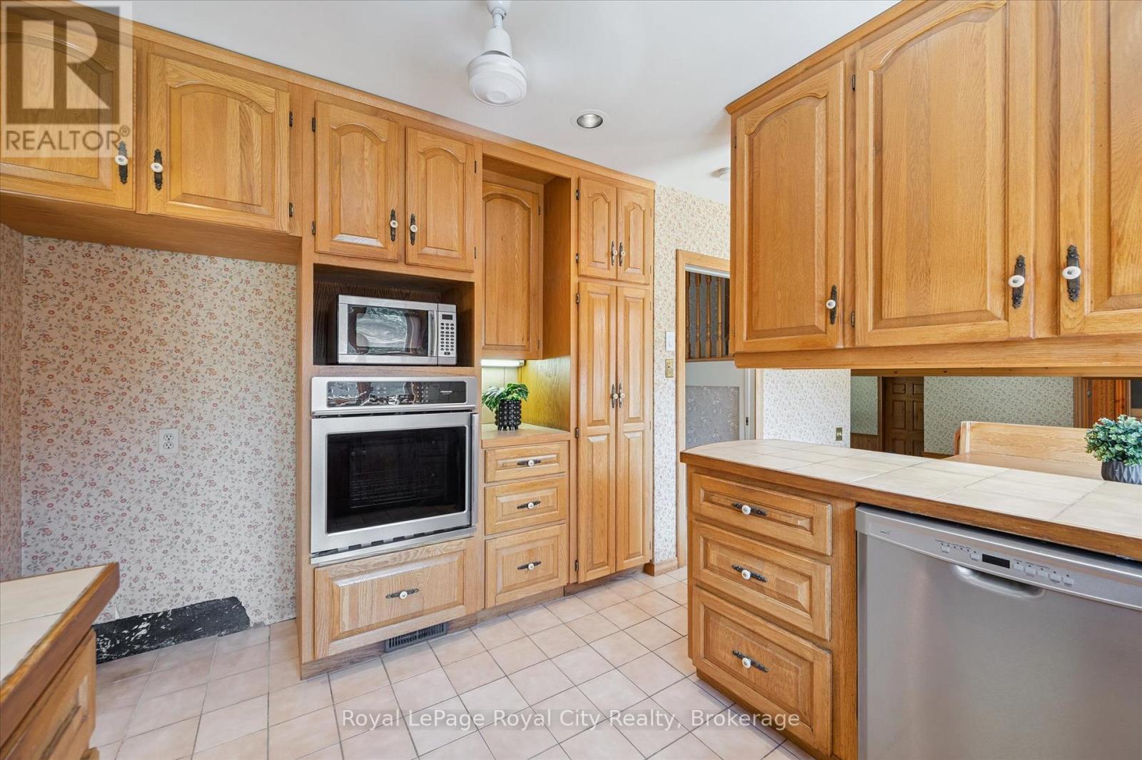 












67 WOODSIDE ROAD

,
Guelph (Dovercliffe Park/Old University),




Ontario
N1G2H1

