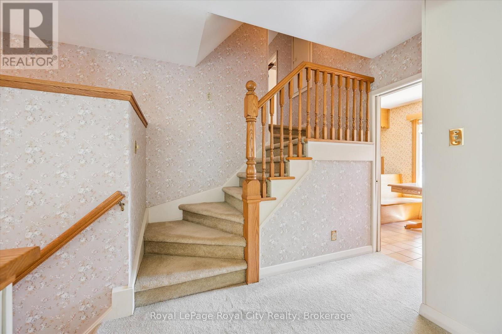 












67 WOODSIDE ROAD

,
Guelph (Dovercliffe Park/Old University),




Ontario
N1G2H1


