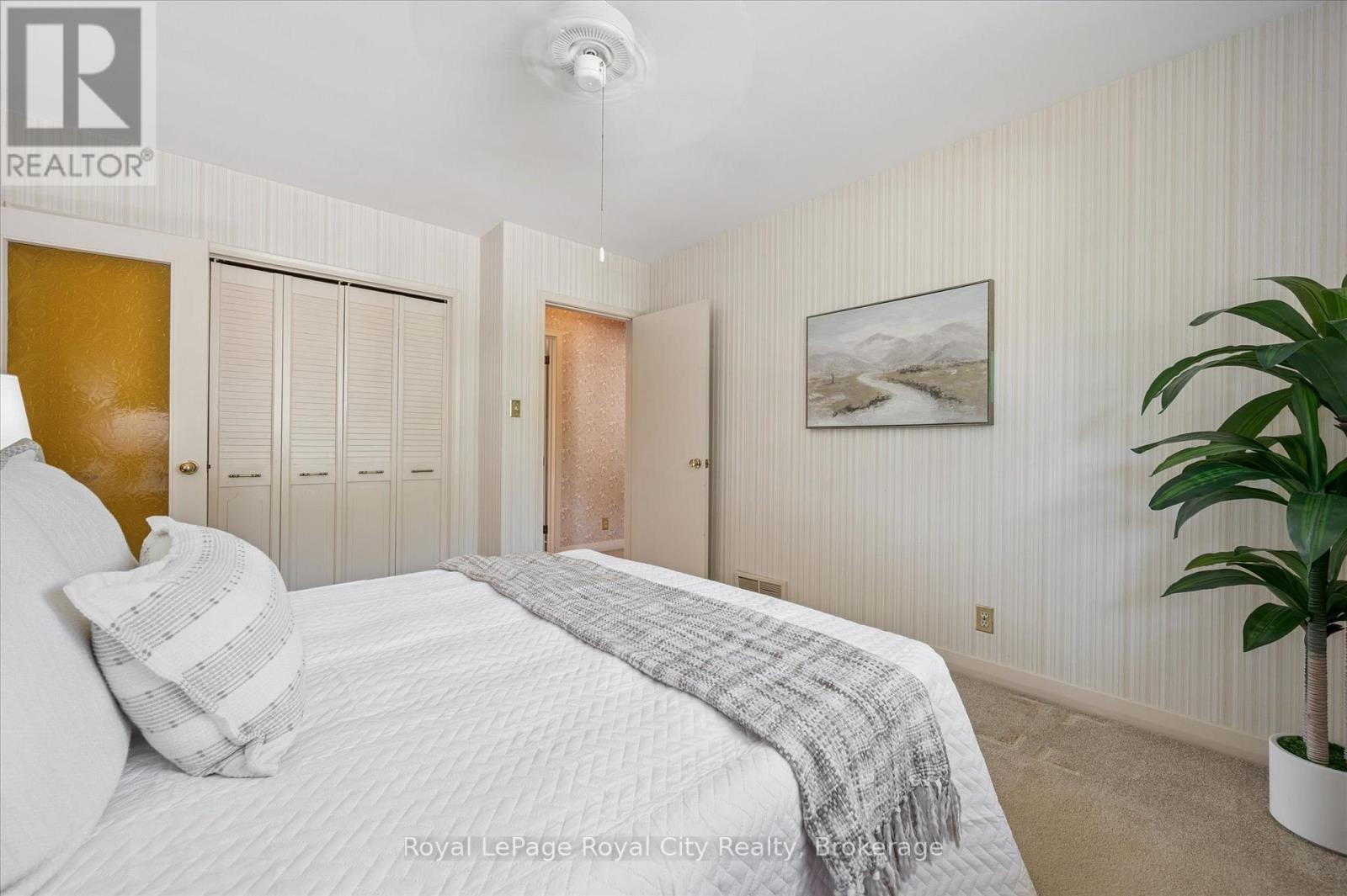 












67 WOODSIDE ROAD

,
Guelph (Dovercliffe Park/Old University),




Ontario
N1G2H1

