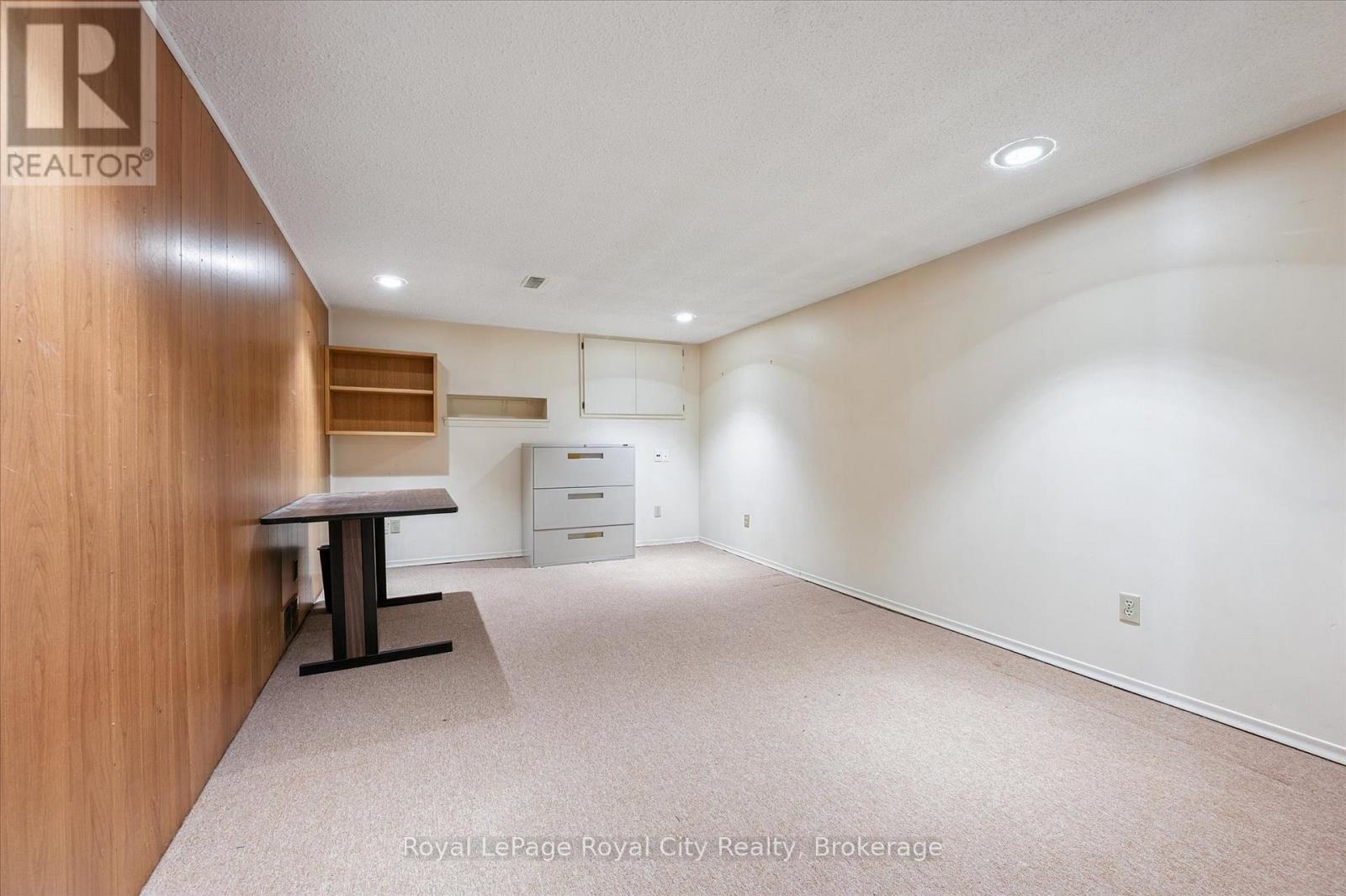












67 WOODSIDE ROAD

,
Guelph (Dovercliffe Park/Old University),




Ontario
N1G2H1

