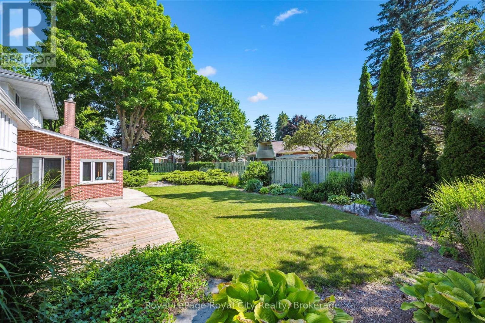 












67 WOODSIDE ROAD

,
Guelph (Dovercliffe Park/Old University),




Ontario
N1G2H1

