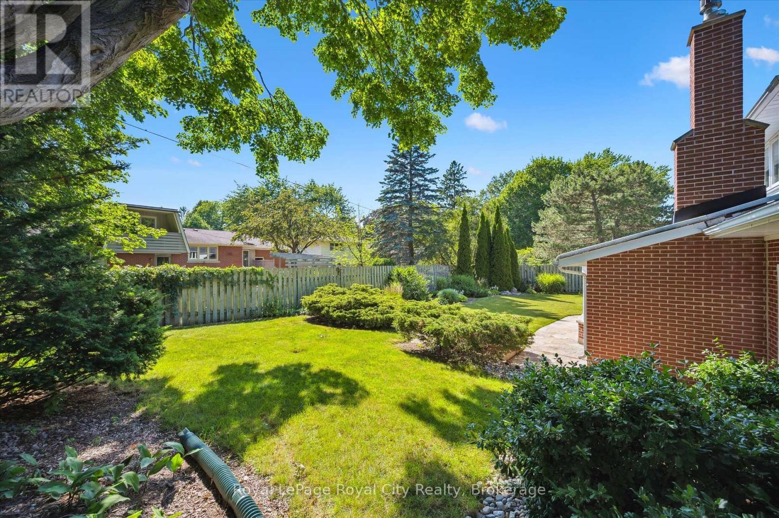












67 WOODSIDE ROAD

,
Guelph (Dovercliffe Park/Old University),




Ontario
N1G2H1

