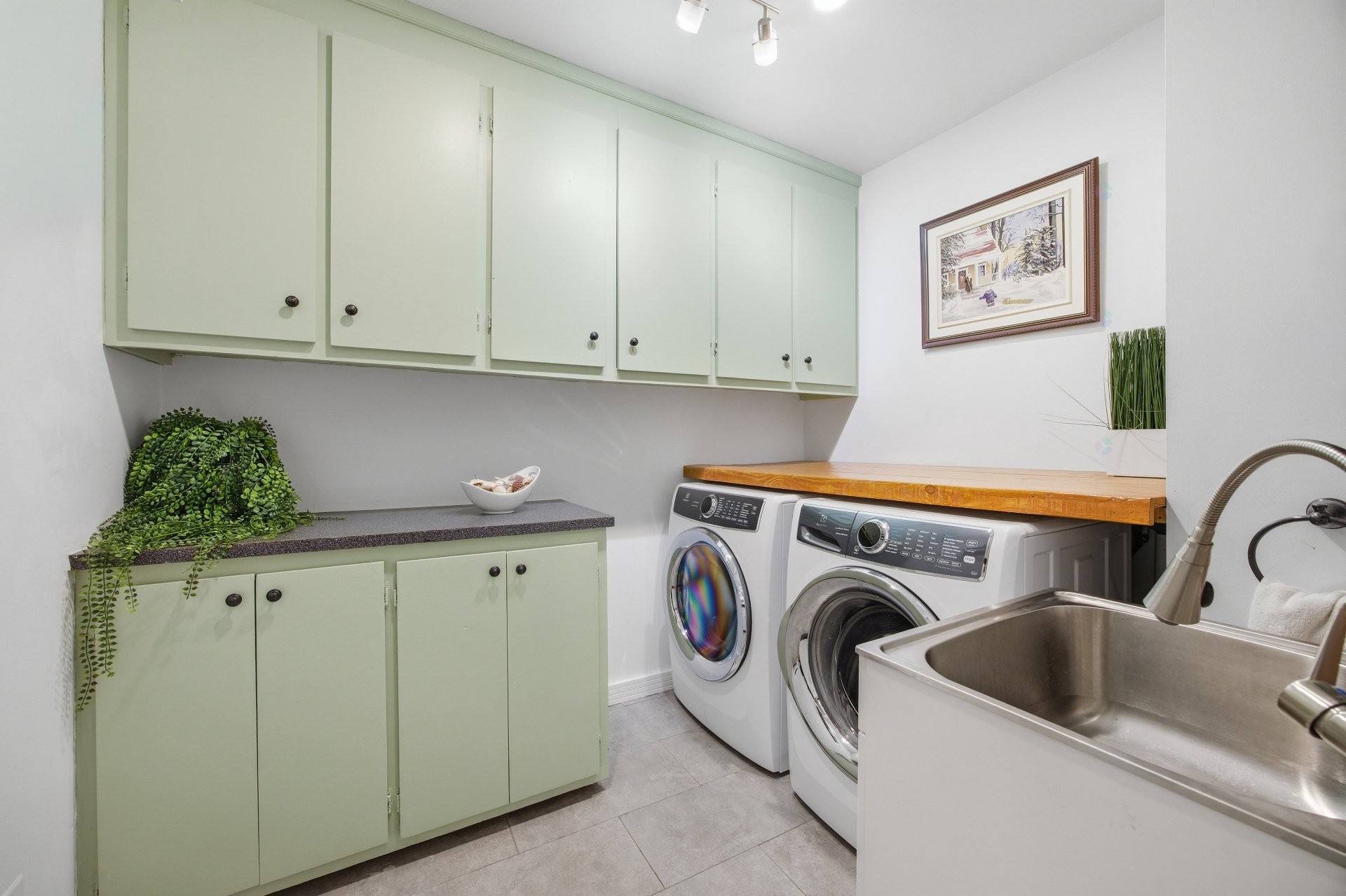 









2155


Grand Rang

,
Saint-Charles-sur-Richelieu,




QC
J0H2G0

