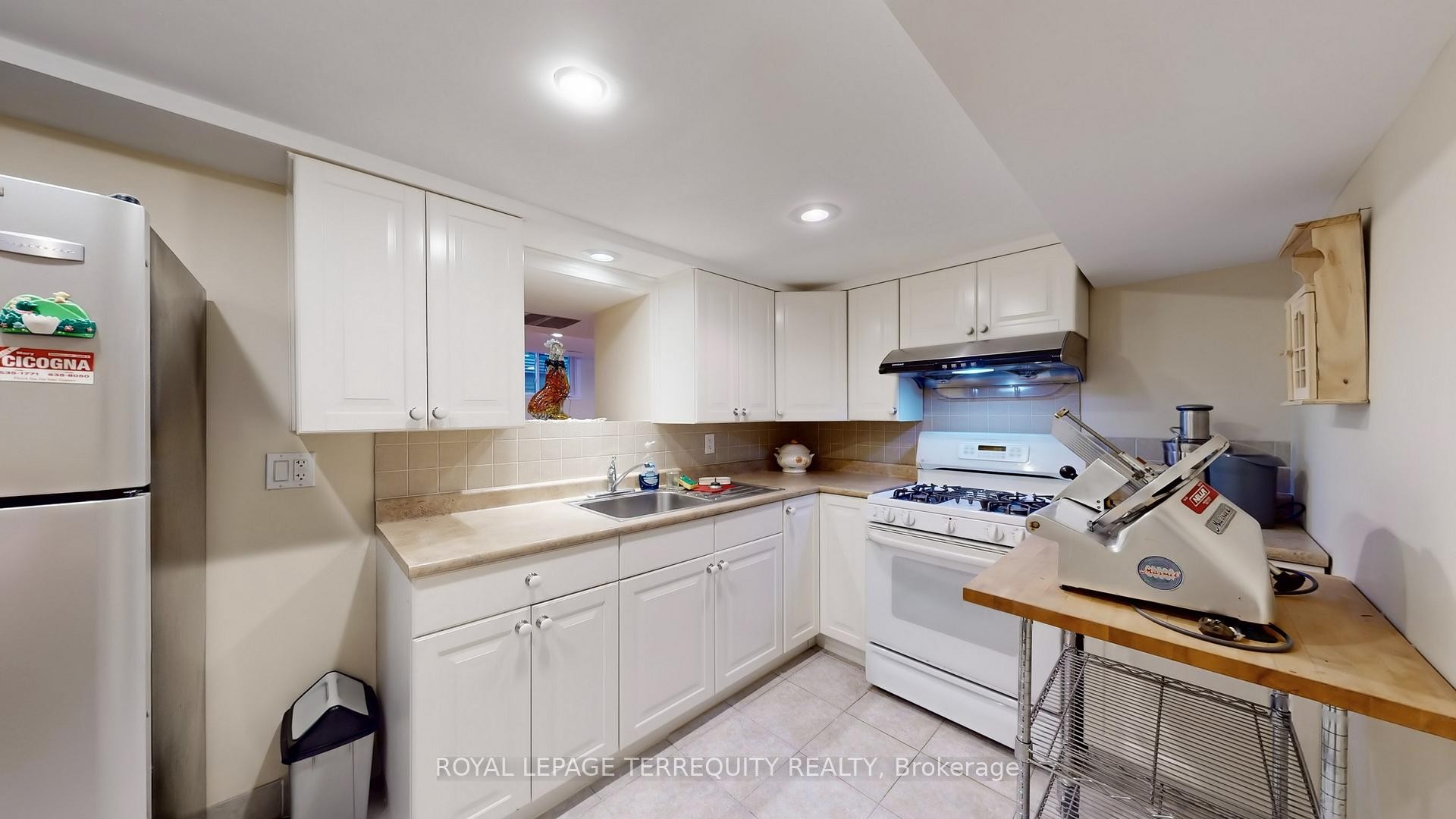 









134


Hadrian

Drive,
Toronto,




ON
M9W 1V4

