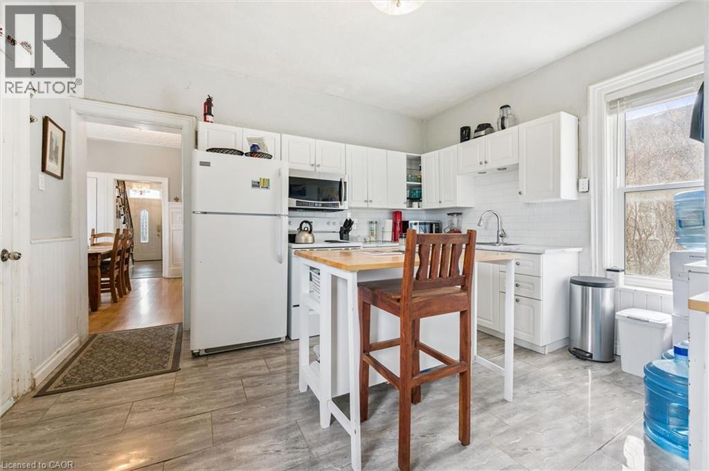 












156 WELLINGTON Street N

,
Kitchener,




Ontario
N2H5K1

