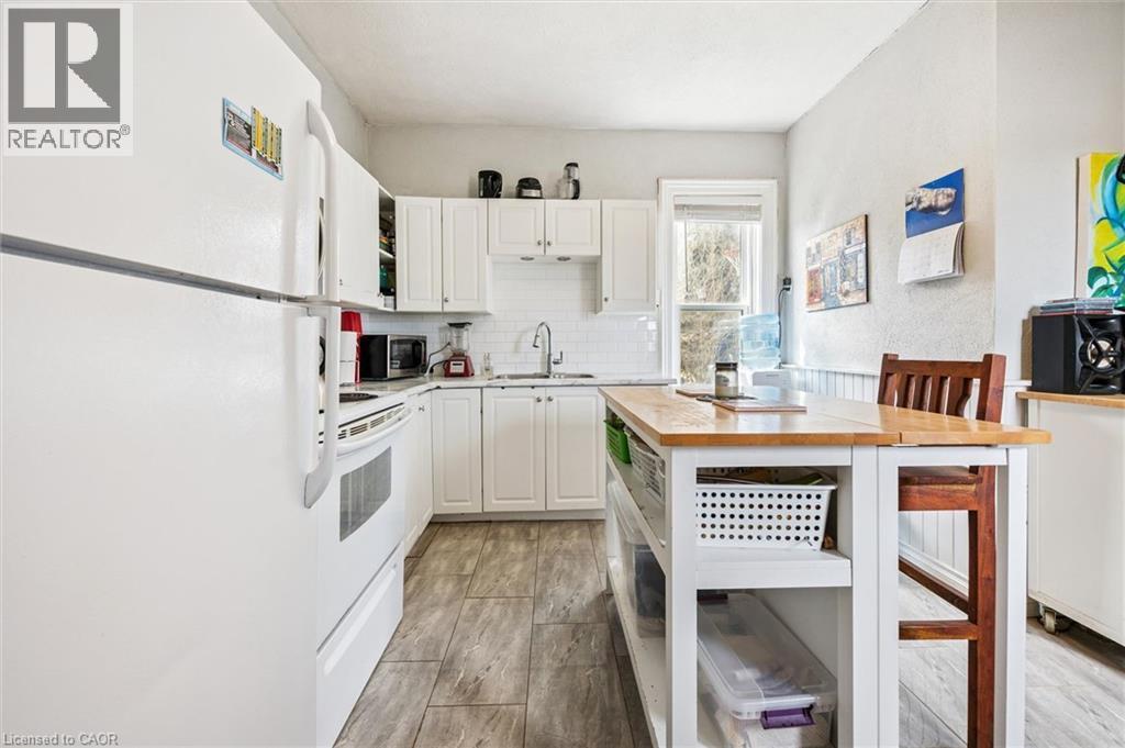 












156 WELLINGTON Street N

,
Kitchener,




Ontario
N2H5K1

