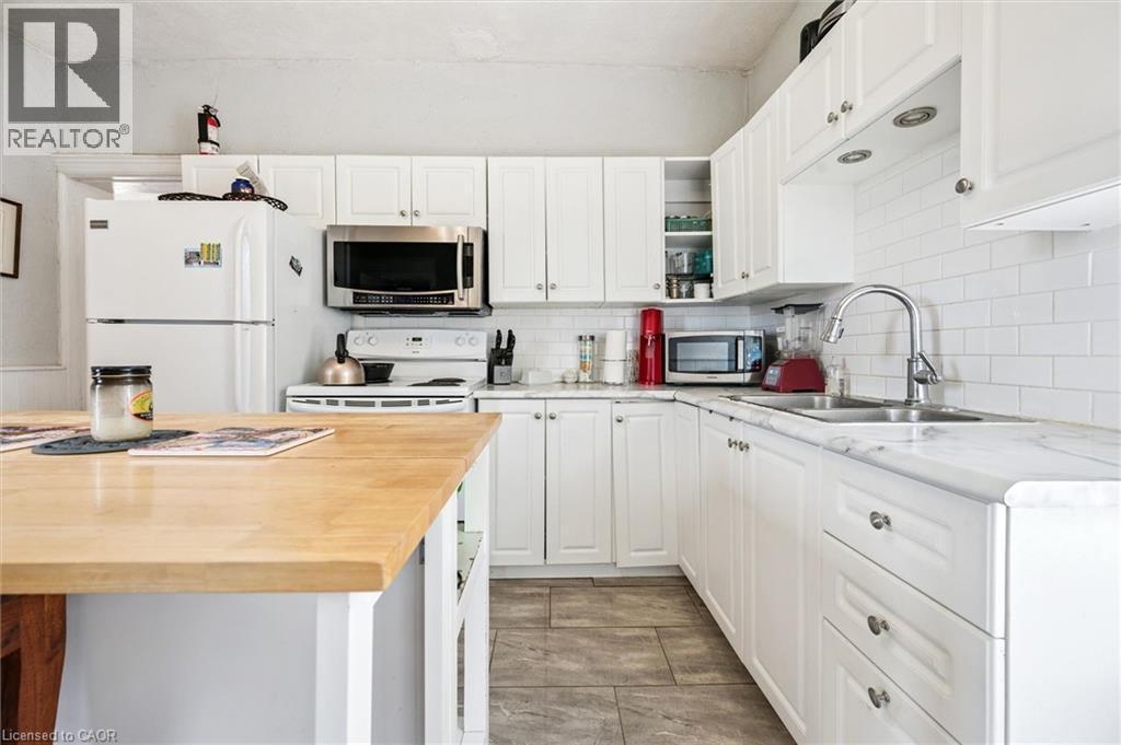 












156 WELLINGTON Street N

,
Kitchener,




Ontario
N2H5K1

