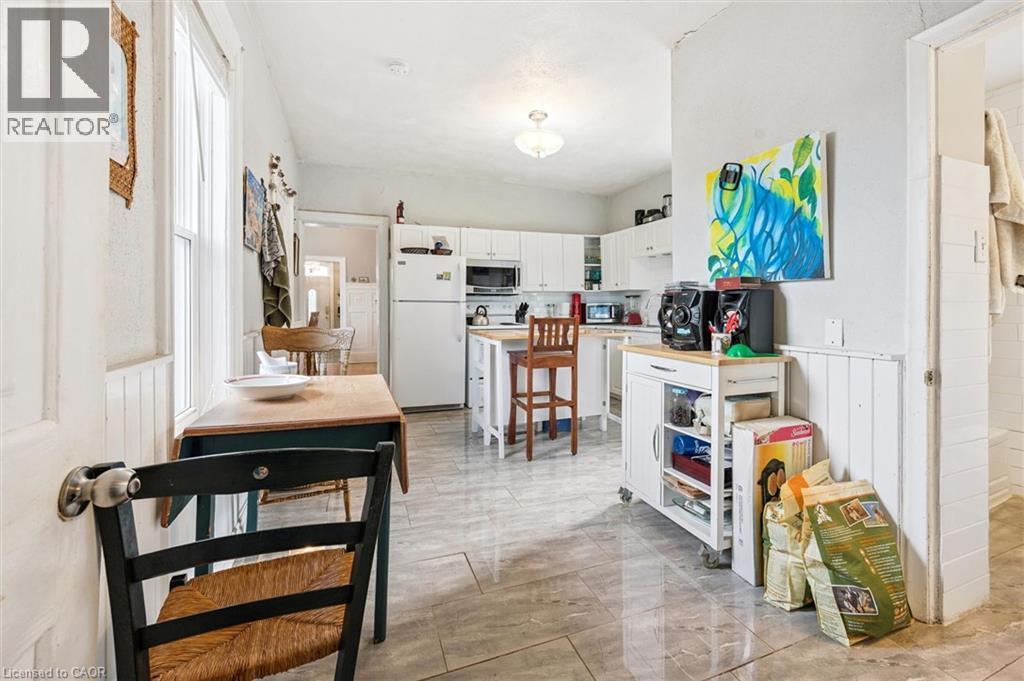 












156 WELLINGTON Street N

,
Kitchener,




Ontario
N2H5K1

