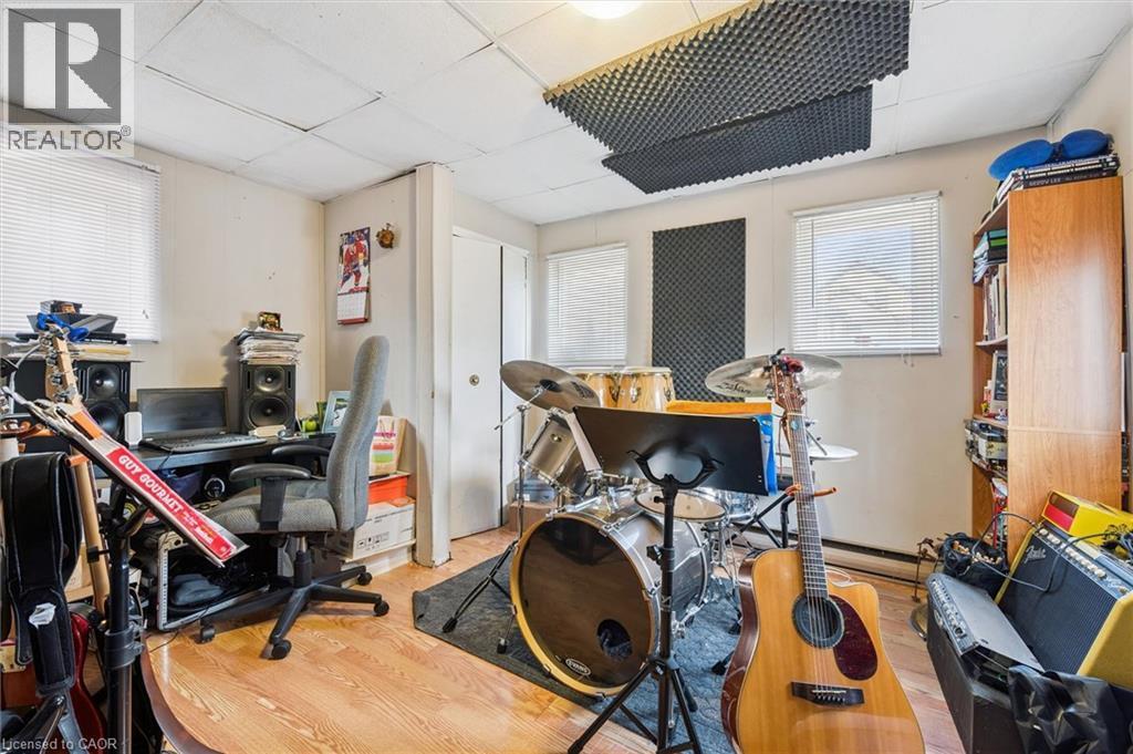 












156 WELLINGTON Street N

,
Kitchener,




Ontario
N2H5K1

