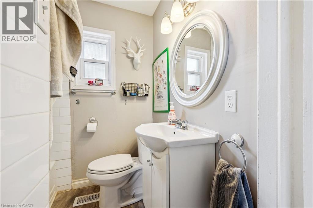 












156 WELLINGTON Street N

,
Kitchener,




Ontario
N2H5K1

