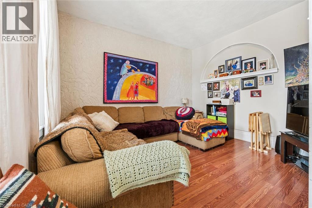 












156 WELLINGTON Street N

,
Kitchener,




Ontario
N2H5K1

