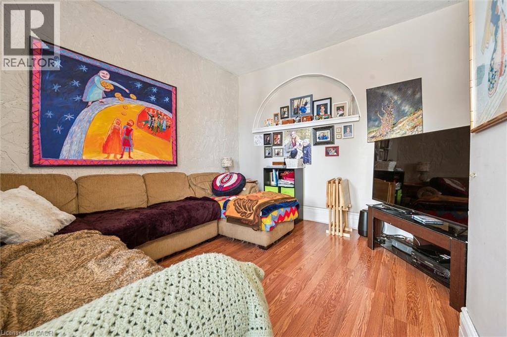 












156 WELLINGTON Street N

,
Kitchener,




Ontario
N2H5K1

