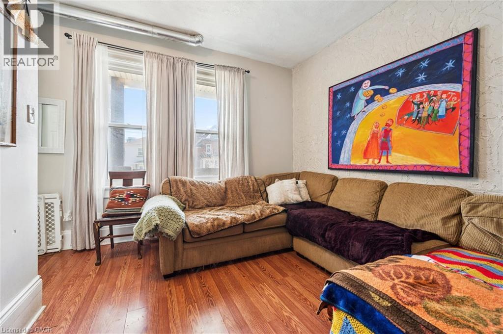 












156 WELLINGTON Street N

,
Kitchener,




Ontario
N2H5K1

