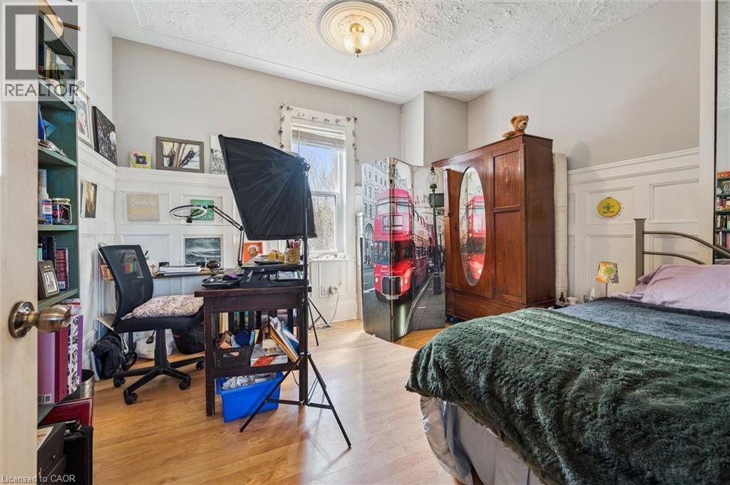 












156 WELLINGTON Street N

,
Kitchener,




Ontario
N2H5K1

