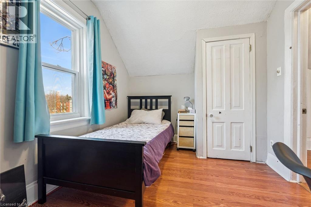 












156 WELLINGTON Street N

,
Kitchener,




Ontario
N2H5K1


