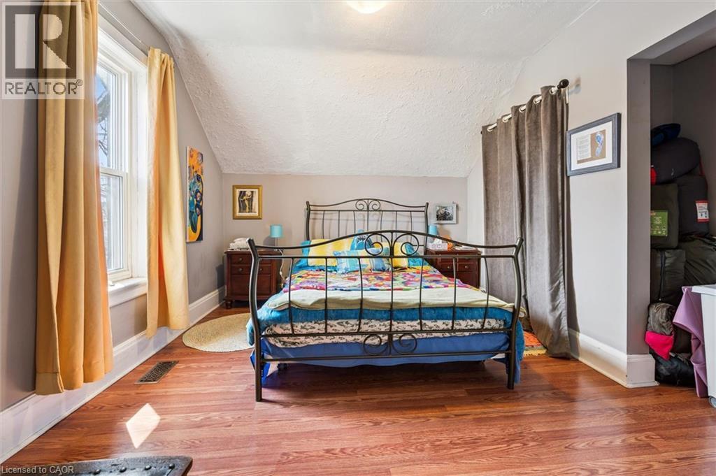 












156 WELLINGTON Street N

,
Kitchener,




Ontario
N2H5K1

