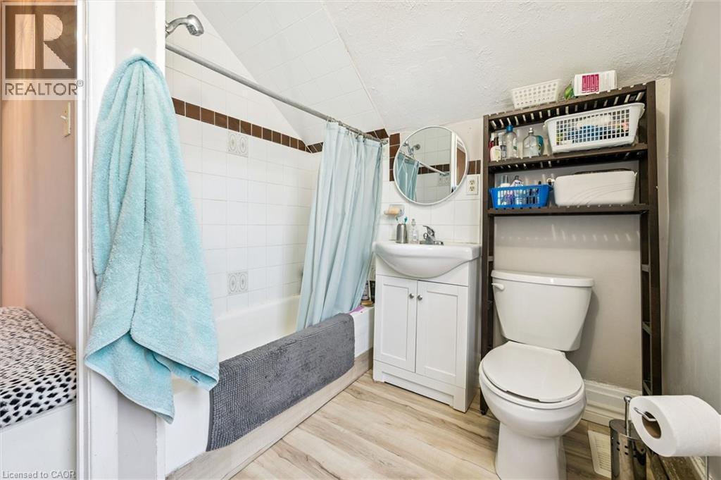 












156 WELLINGTON Street N

,
Kitchener,




Ontario
N2H5K1

