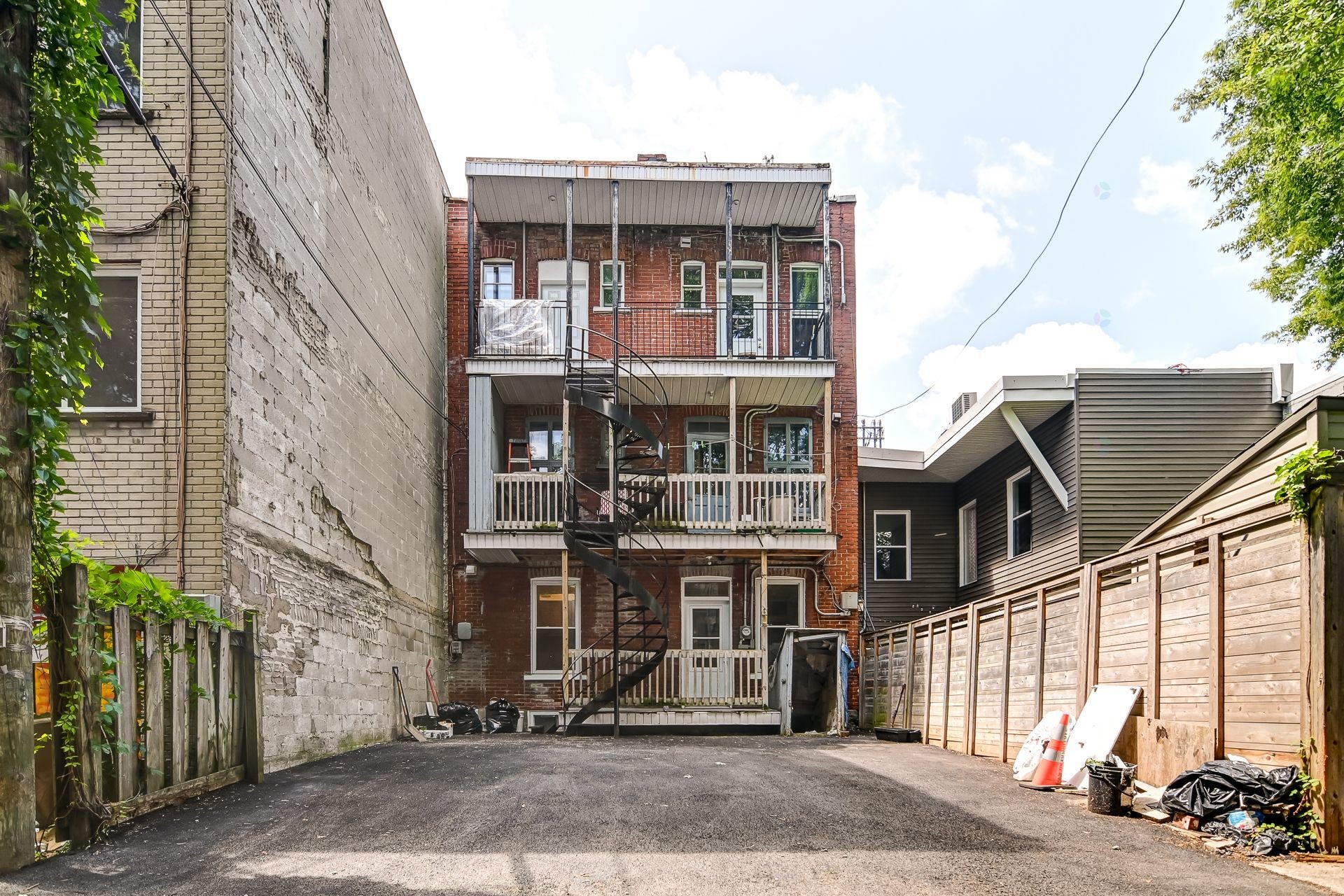 









4693


Rue De La Roche

,
Montréal (Le Plateau-Mont-Royal),




QC
H2J3J5

